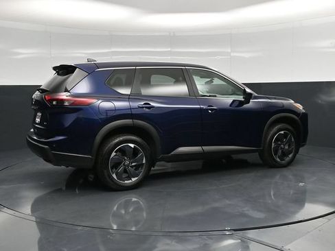 Used 2025 Nissan Rogue SV AWD/4WD image 2