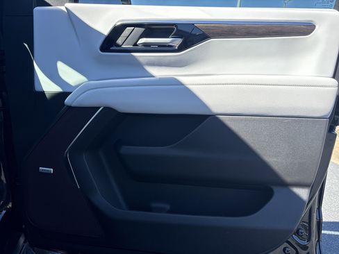 New 2026 Chevrolet Tahoe Premier image 13