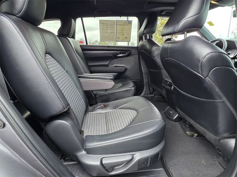 Used 2024 Toyota Highlander XSE image 26