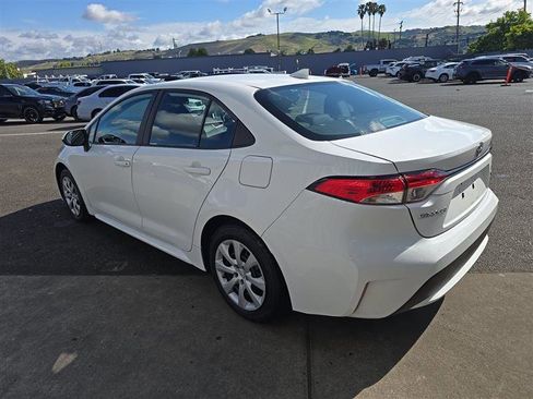 Used 2022 Toyota Corolla LE FWD image 5