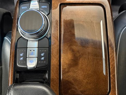 Used 2017 Genesis G90 3.3T Premium image 31