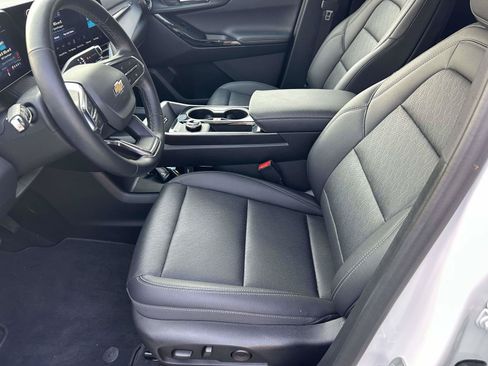 Used 2026 Chevrolet Equinox LT w/ Convenience Package II FWD image 16