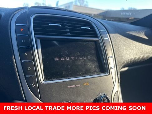Used 2020 Lincoln Nautilus Standard image 11