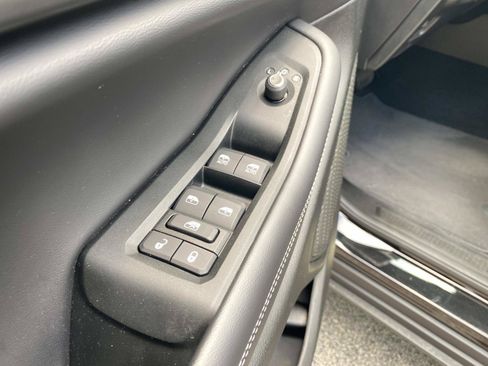 Used 2024 Jeep Grand Cherokee Altitude RWD image 21