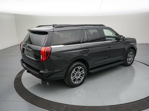 Certified 2025 Ford Expedition Active AWD/4WD image 4