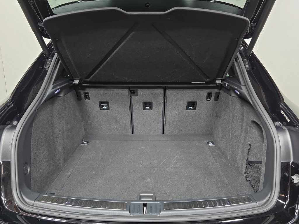 Certified 2026 Porsche Macan AWD/4WD image 25