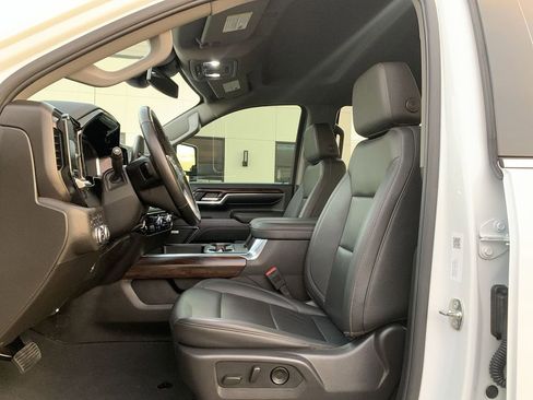 Used 2024 GMC Sierra 3500 SLT w/ SLT Premium Package image 29