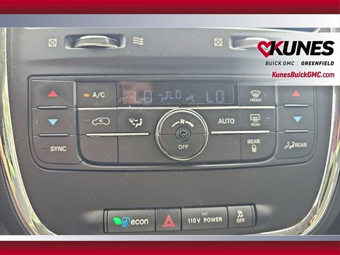 Used 2012 Chrysler Town & Country Touring w/ Entertainment Group #1 FWD image 18