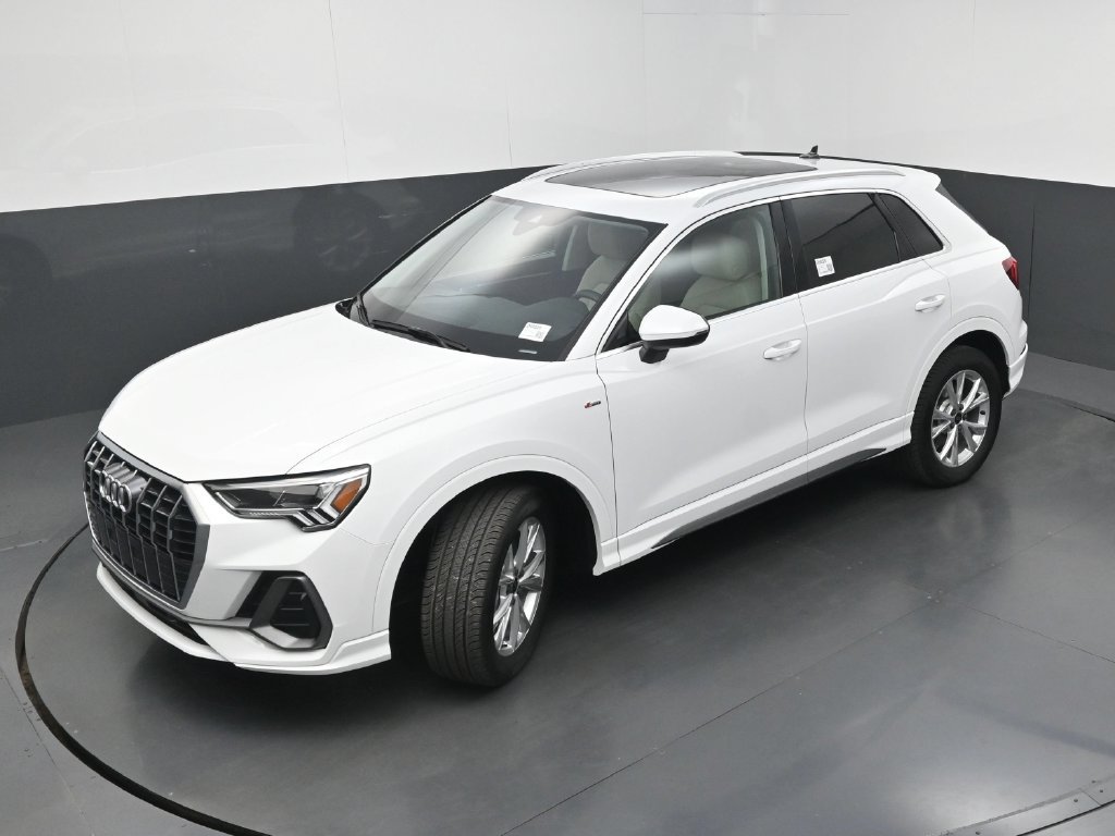 Used 2025 Audi Q3 2.0T Premium Plus w/ Premium Plus Package AWD/4WD image 32