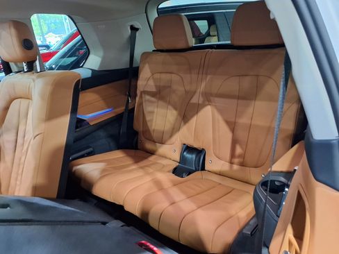 Used 2022 BMW X7 xDrive40i w/ Premium Package AWD/4WD image 25