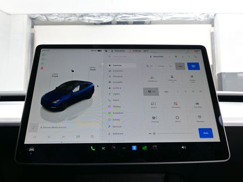 Used 2023 Tesla Model Y Long Range image 21