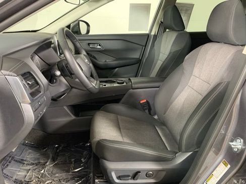 Used 2025 Nissan Rogue SV AWD/4WD image 18