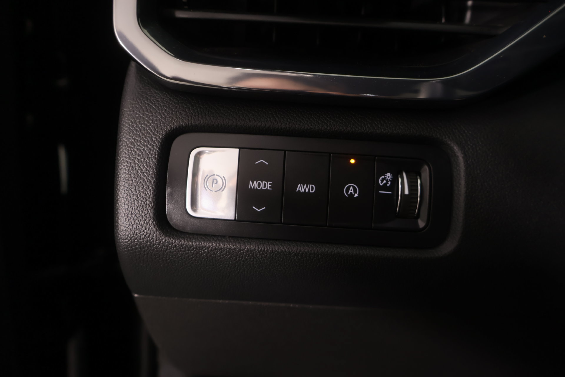 Used 2024 GMC Acadia AT4 w/ Luxury Package AWD/4WD image 9