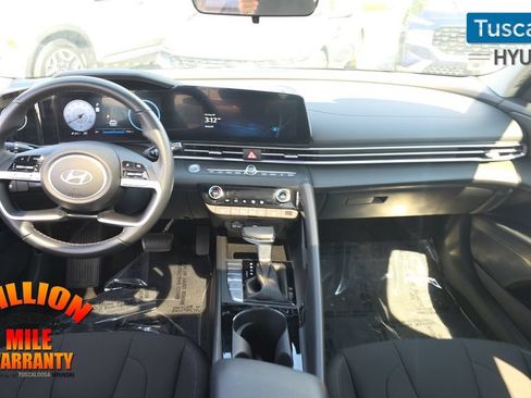 Used 2025 Hyundai Elantra SEL FWD image 26