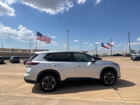 Used 2025 Nissan Rogue SV FWD image 24