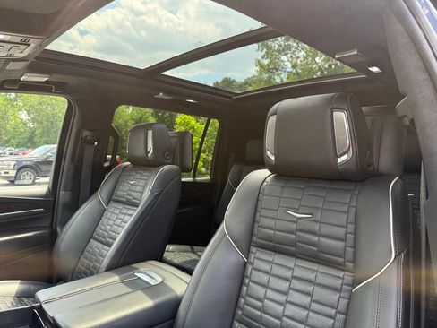 Used 2023 Cadillac Escalade ESV Sport Platinum w/ LPO, ONYX Package AWD/4WD image 11