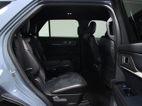 Used 2025 Ford Explorer ST RWD image 16
