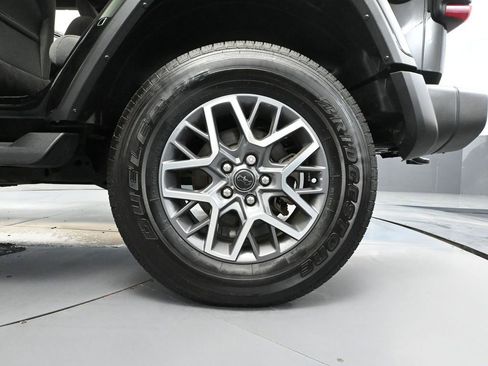 Used 2024 Jeep Wrangler Sahara AWD/4WD image 13