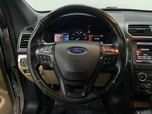 Used 2016 Ford Explorer XLT w/ Equipment Group 202A image 23