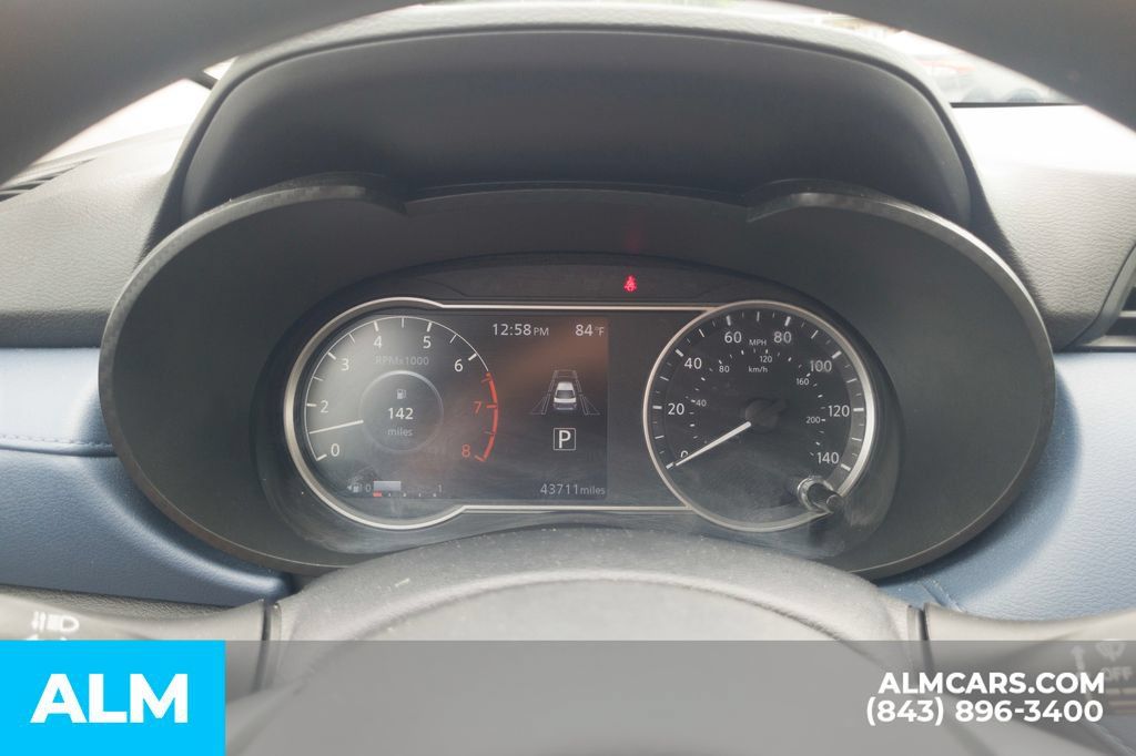 Used 2024 Nissan Versa SV w/ Trunk Package FWD image 12