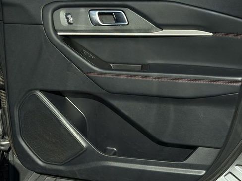 Used 2025 Ford Explorer ST-Line w/ ST-Line Street Pack AWD/4WD image 35