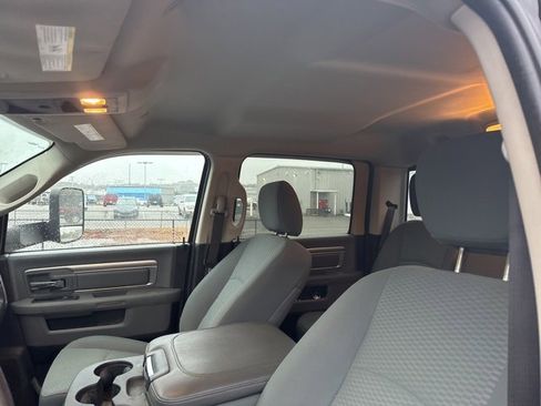 Used 2019 RAM 1500 Classic SLT image 12