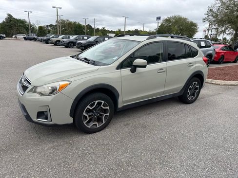 Used 2017 Subaru Crosstrek 2.0i Premium AWD/4WD image 12