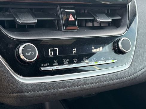 Used 2025 Toyota Corolla SE image 24