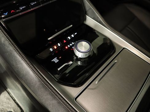 Used 2025 Jeep Wagoneer Series II w/ Premium Group I image 9