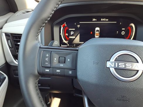 Used 2025 Nissan Rogue SL FWD image 9