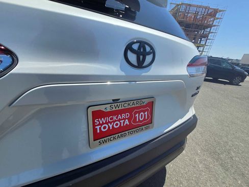 Used 2024 Toyota Corolla Cross AWD Hybrid w/ Moonroof Package image 14