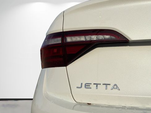 Used 2024 Volkswagen Jetta SE w/ Panoramic Sunroof Package FWD image 10