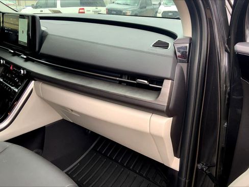 Certified 2024 Kia Carnival EX image 17