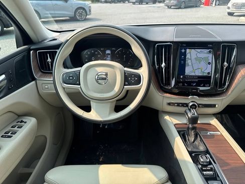 Used 2019 Volvo XC60 T6 Momentum w/ Multimedia Package AWD/4WD image 31