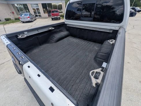 Used 2016 Nissan Frontier SV w/ SV Value Truck Package AWD/4WD image 19