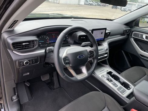 Used 2024 Ford Explorer XLT image 13