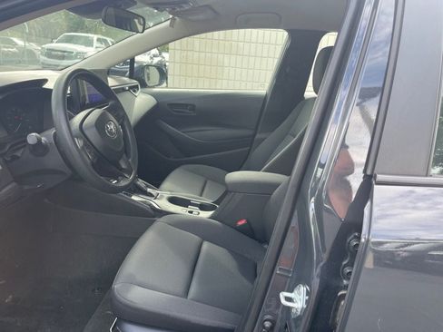 Used 2025 Toyota Corolla LE FWD image 11