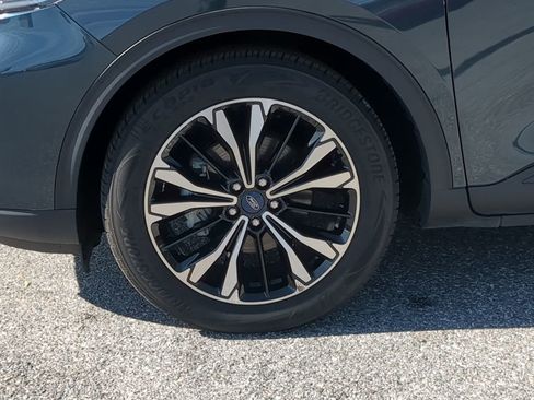 Used 2022 Ford Escape SE w/ SE Sport Appearance Package image 19