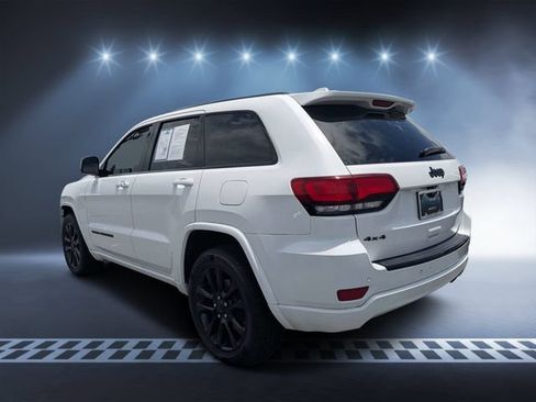 Used 2018 Jeep Grand Cherokee Laredo AWD/4WD image 5