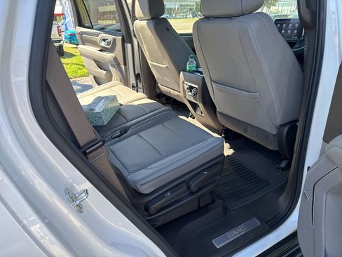 Used 2021 GMC Yukon SLT w/ SLT Luxury Plus Package image 16