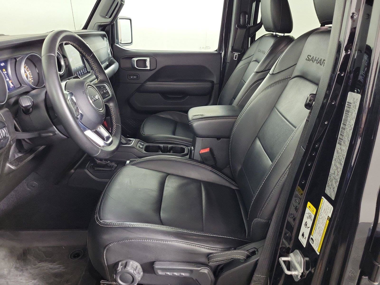 Used 2018 Jeep Wrangler Unlimited Sahara w/ Dual Top Group AWD/4WD image 21
