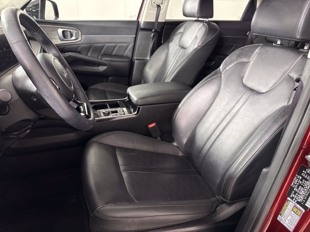 Used 2025 Kia Sorento SX AWD/4WD image 11