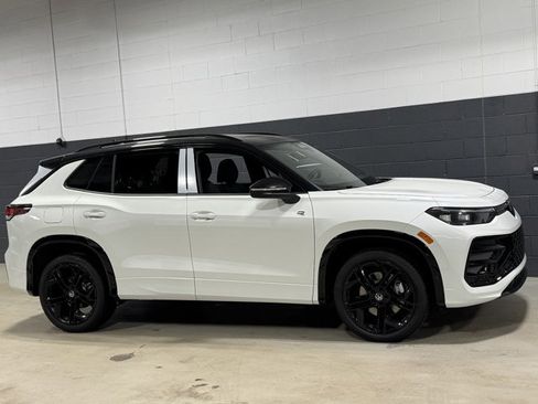 New 2026 Volkswagen Tiguan SE R-Line image 5