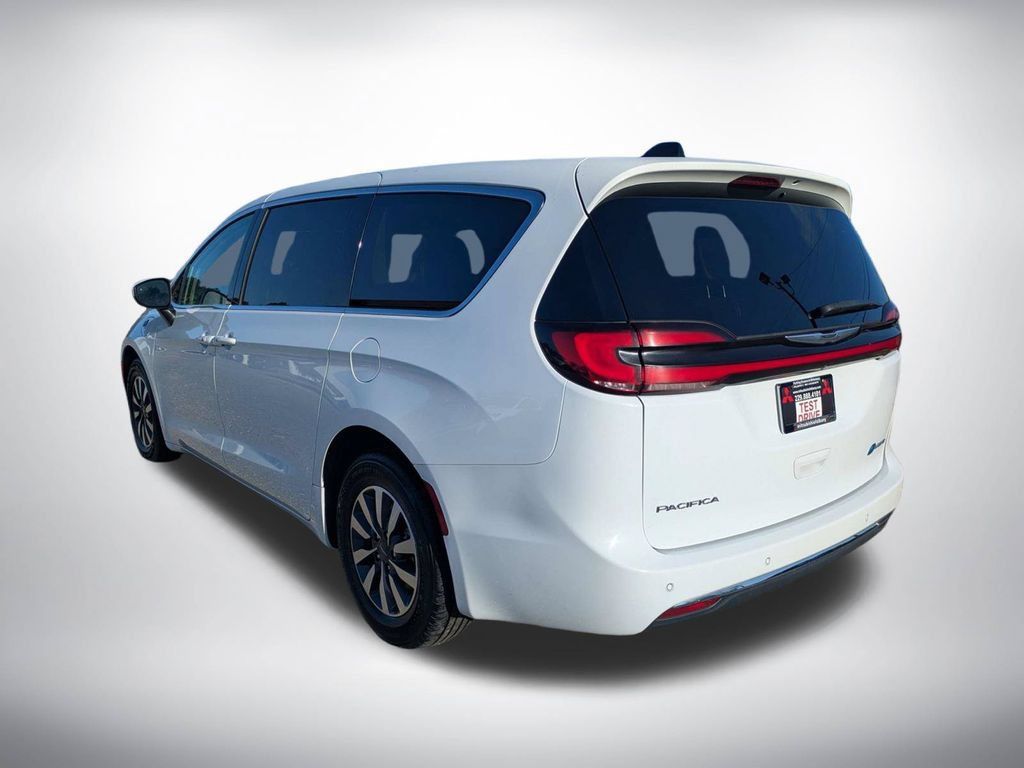 Used 2023 Chrysler Pacifica Touring-L FWD image 5