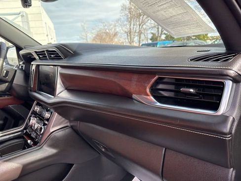 Used 2024 GMC Yukon Denali Ultimate image 39