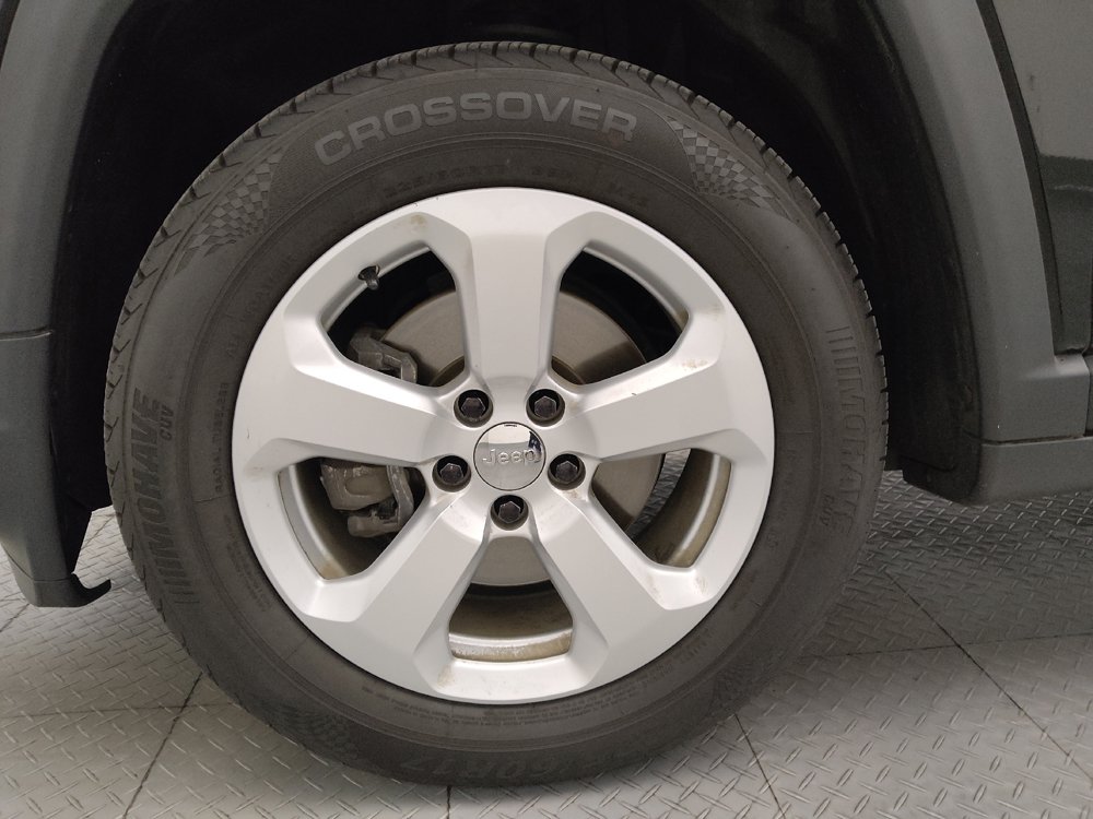 Used 2018 Jeep Compass Latitude w/ Popular Equipment Group FWD image 31