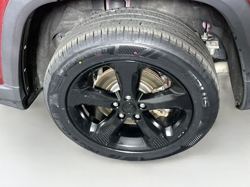 Used 2021 Jeep Grand Cherokee L Laredo image 11