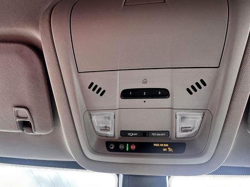 Used 2023 GMC Acadia SLT image 32