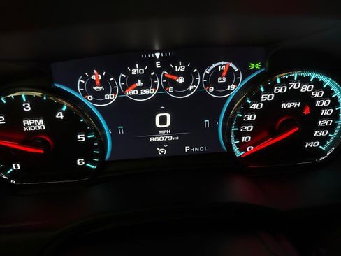 Used 2018 Chevrolet Suburban Premier AWD/4WD image 19