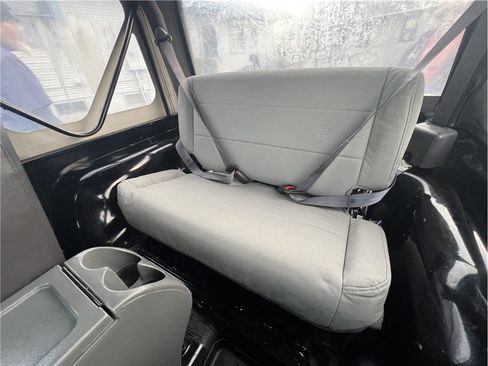 Used 2002 Jeep Wrangler SE image 16